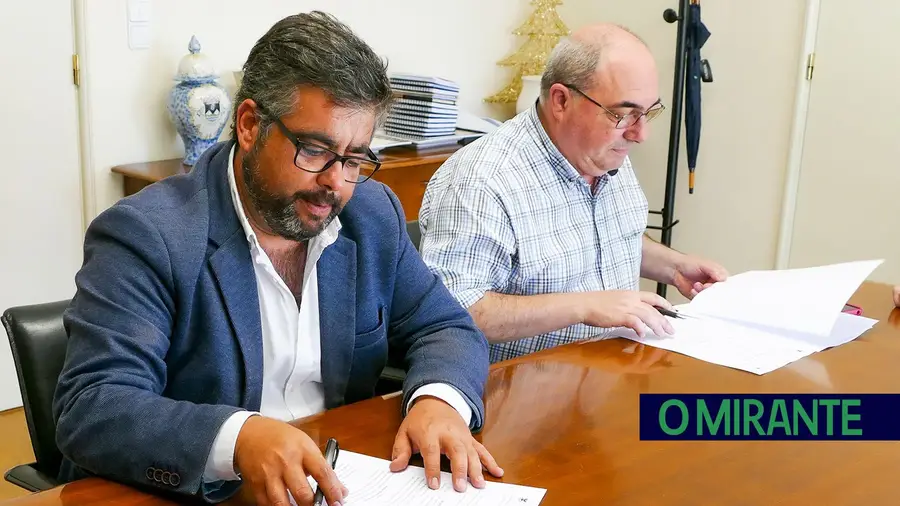 Bombeiros de Rio Maior recebem apoio e cedem instalações ao município Bombeiros de Rio Maior recebem apoio e cedem instalações ao município