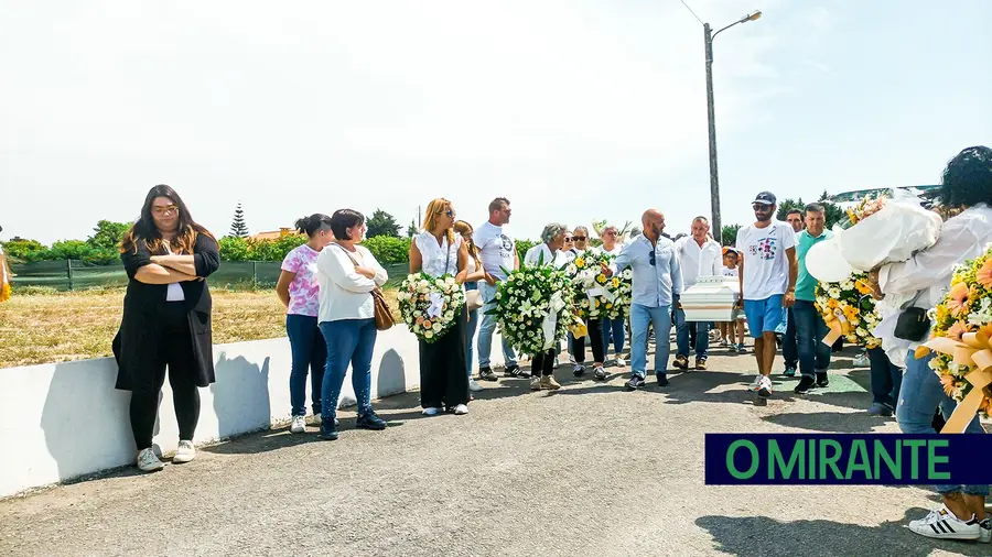 Marinhais uniu-se à dor da família Leal na despedida do pequeno Tomás Marinhais uniu-se à dor da família Leal na despedida do pequeno Tomás