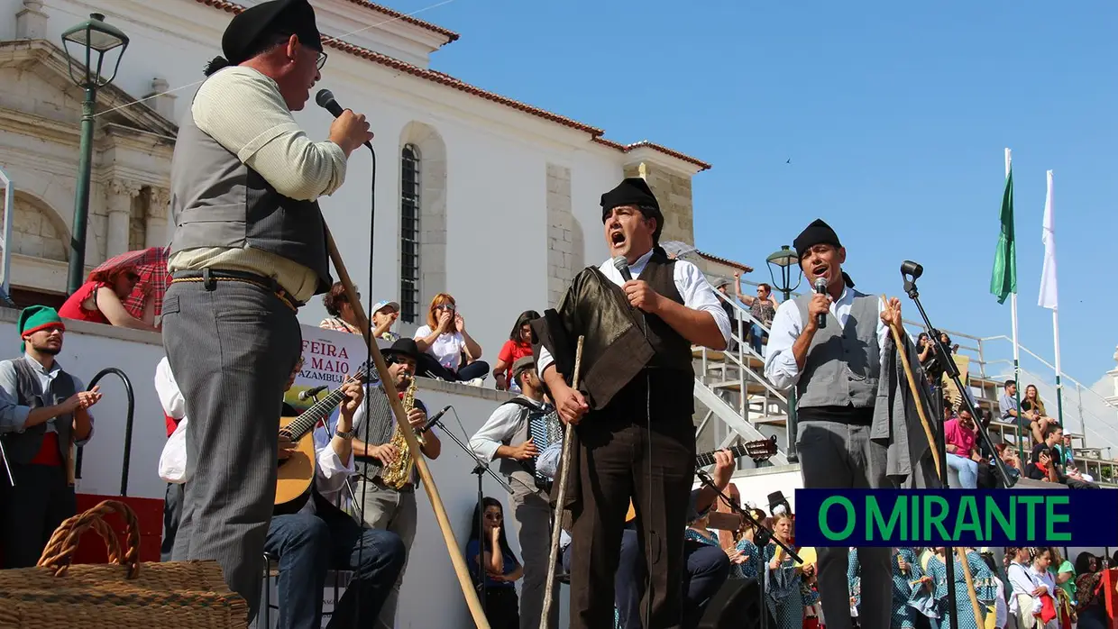 Feira de Maio arrancou com muita música, dança e largada de toiros