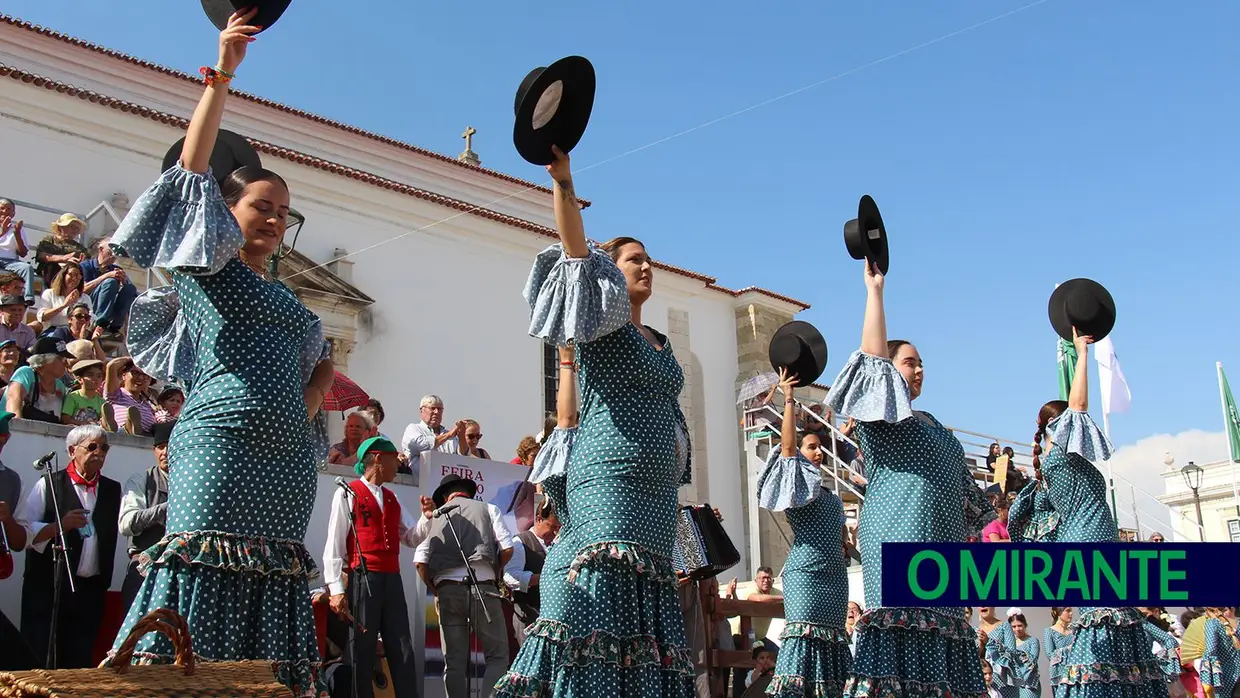 Feira de Maio arrancou com muita música, dança e largada de toiros