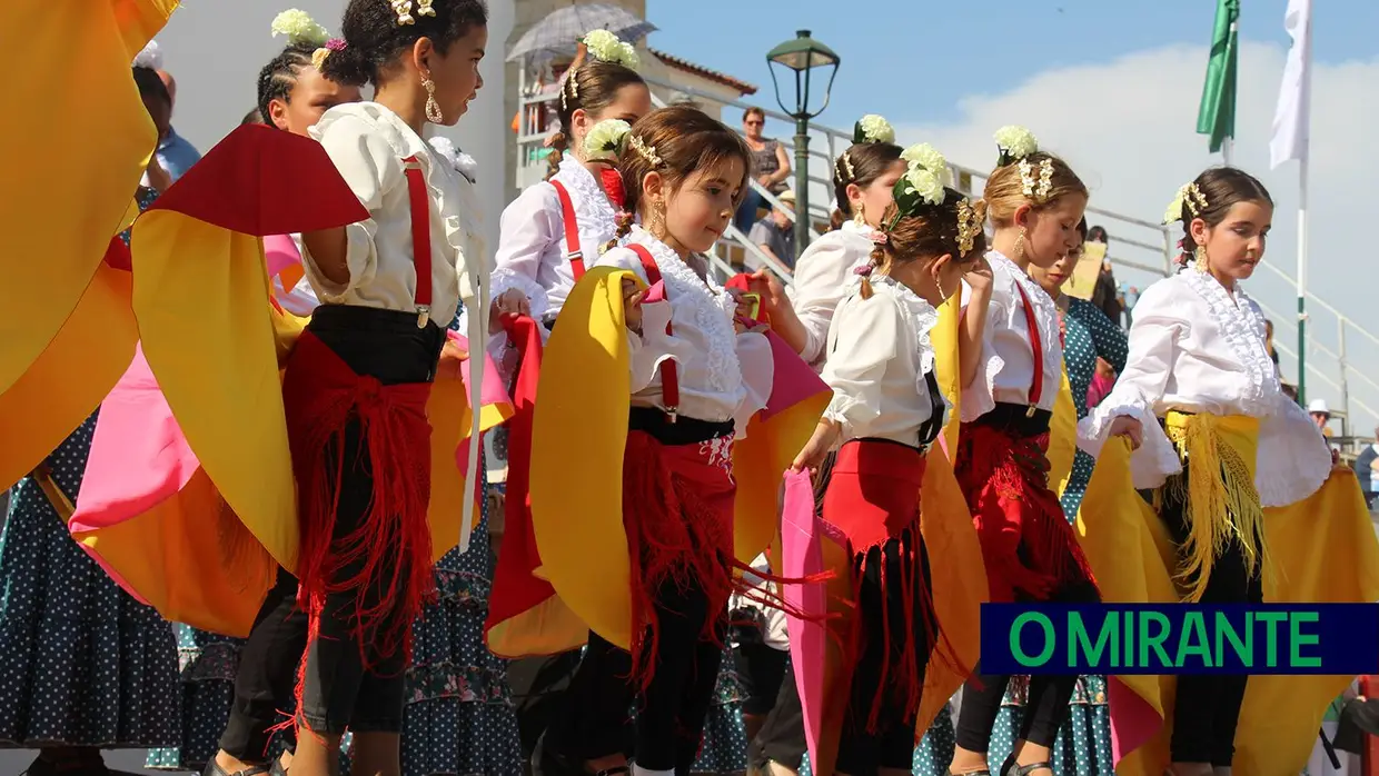 Feira de Maio arrancou com muita música, dança e largada de toiros