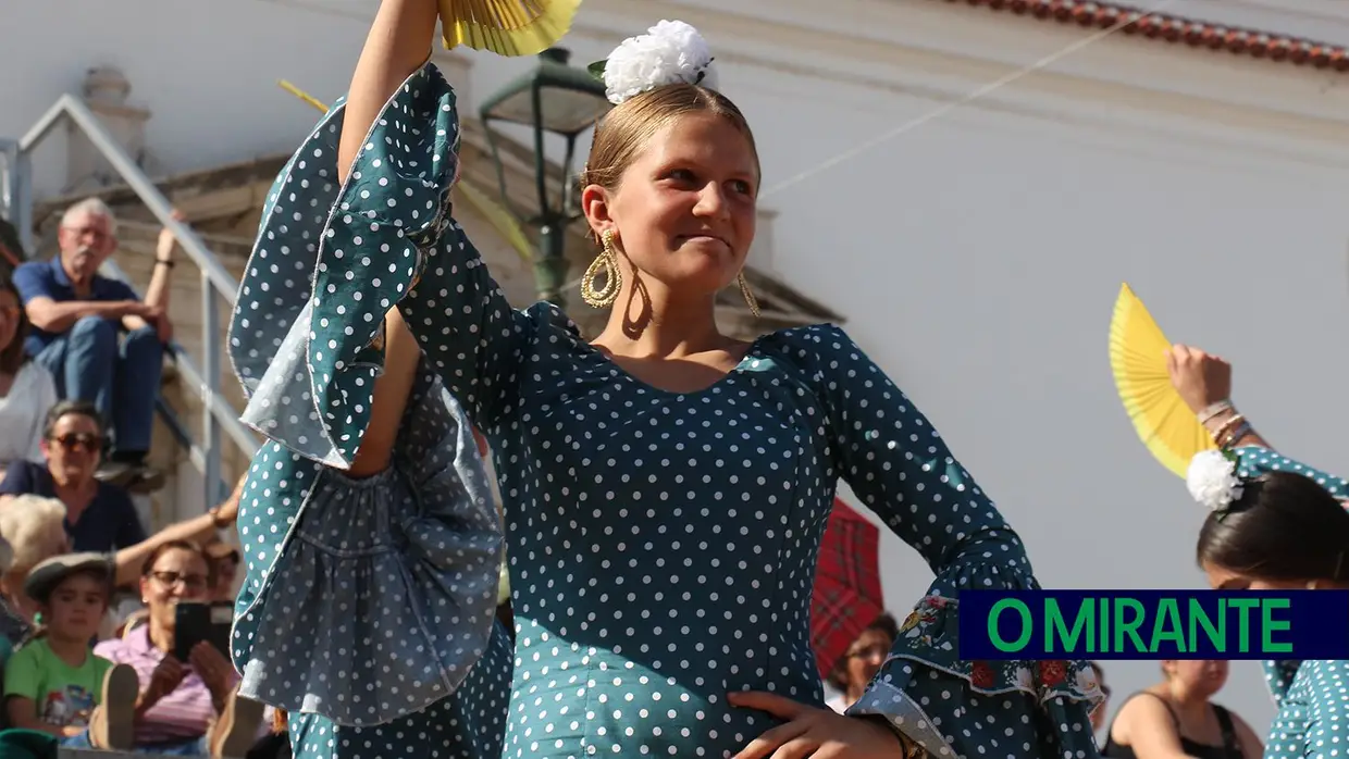 Feira de Maio arrancou com muita música, dança e largada de toiros