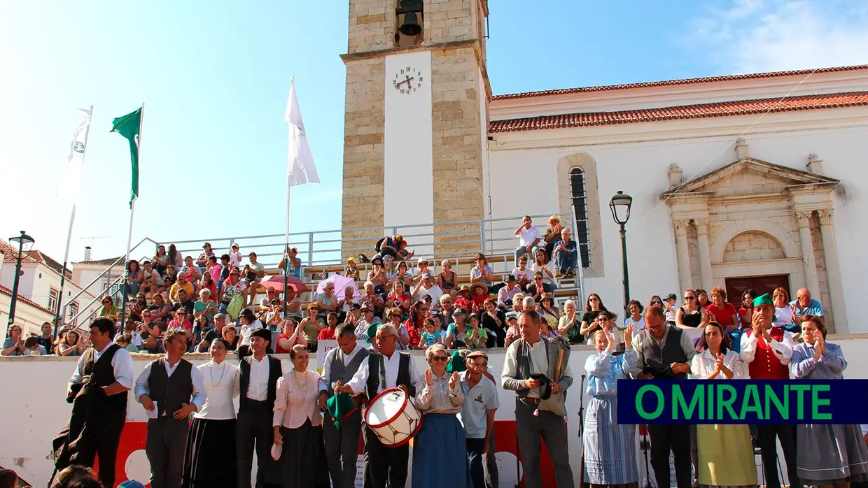 Feira de Maio arrancou com muita música, dança e largada de toiros