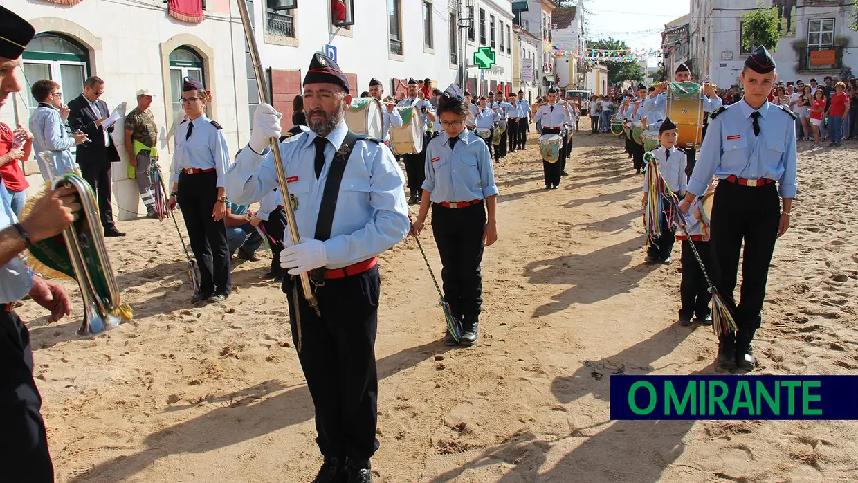 Feira de Maio arrancou com muita música, dança e largada de toiros