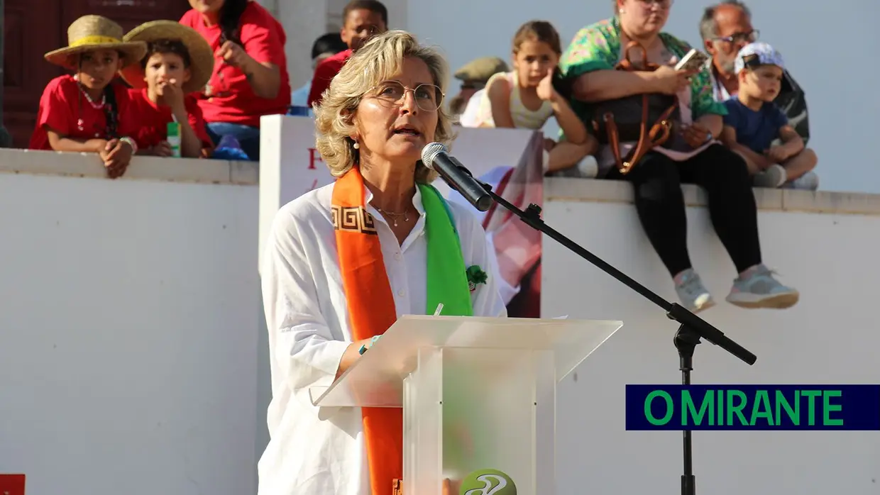 Feira de Maio arrancou com muita música, dança e largada de toiros