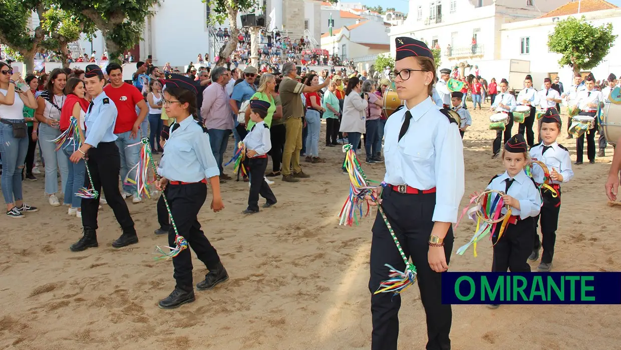 Feira de Maio arrancou com muita música, dança e largada de toiros