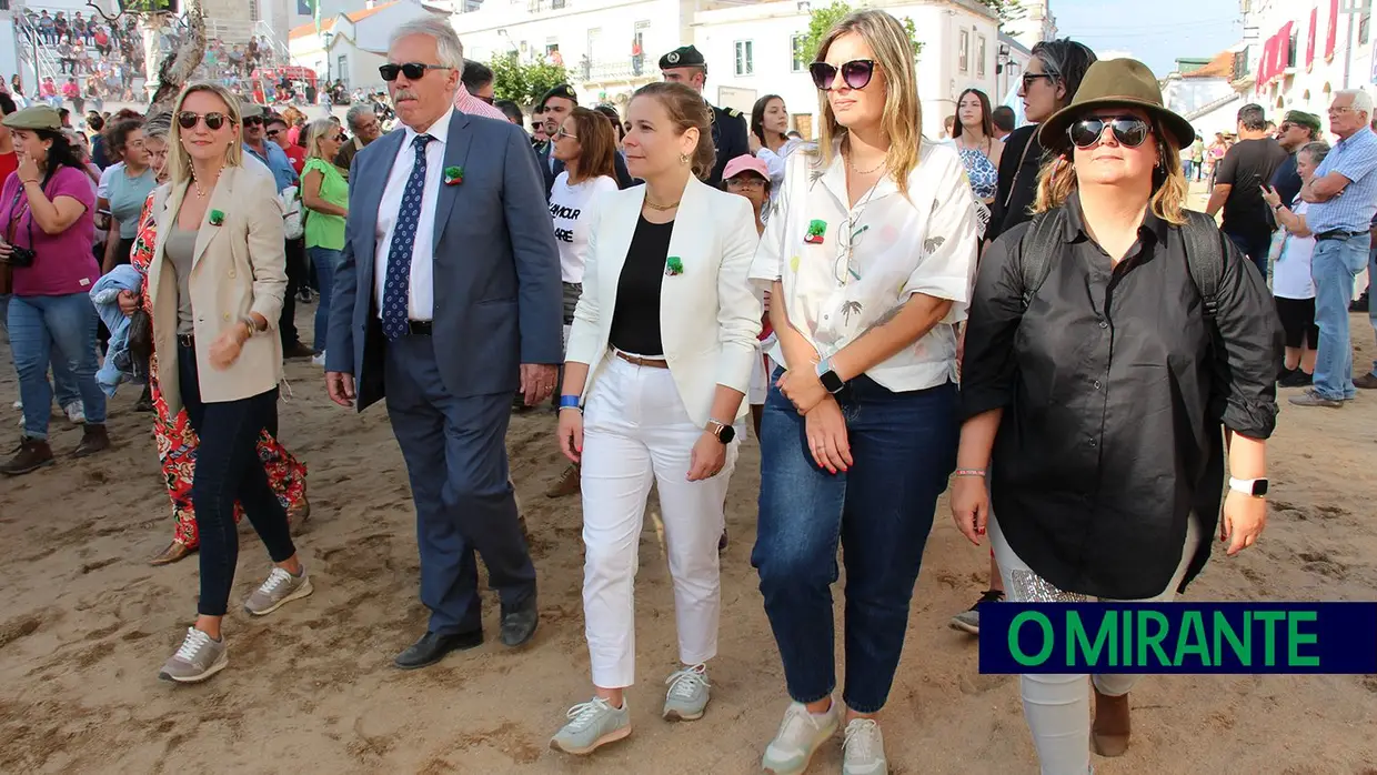 Feira de Maio arrancou com muita música, dança e largada de toiros