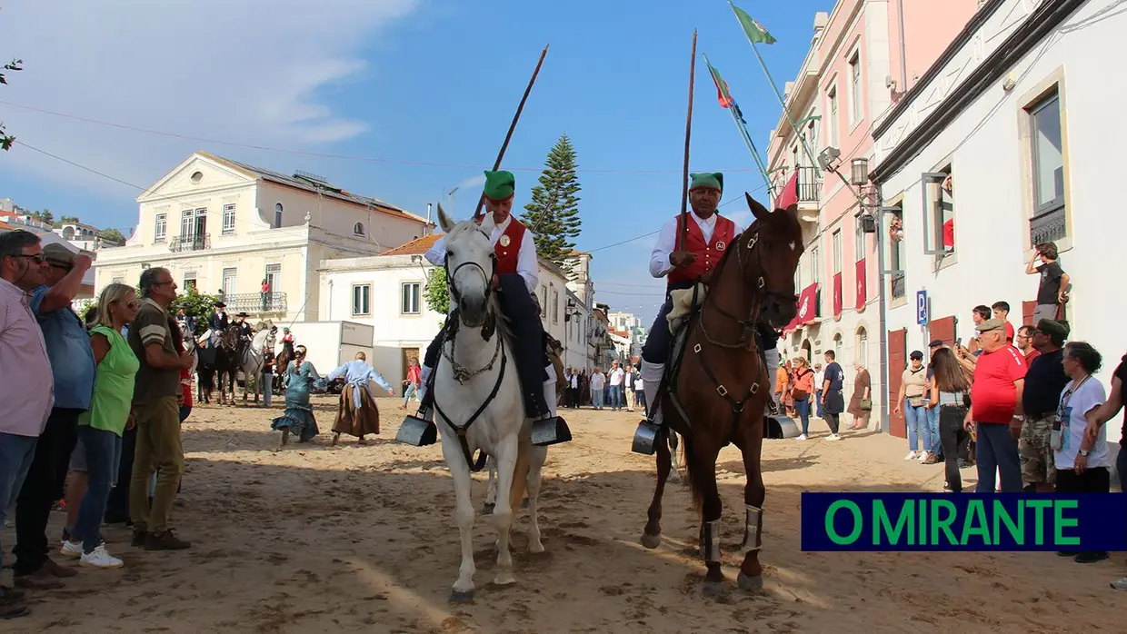 Feira de Maio arrancou com muita música, dança e largada de toiros