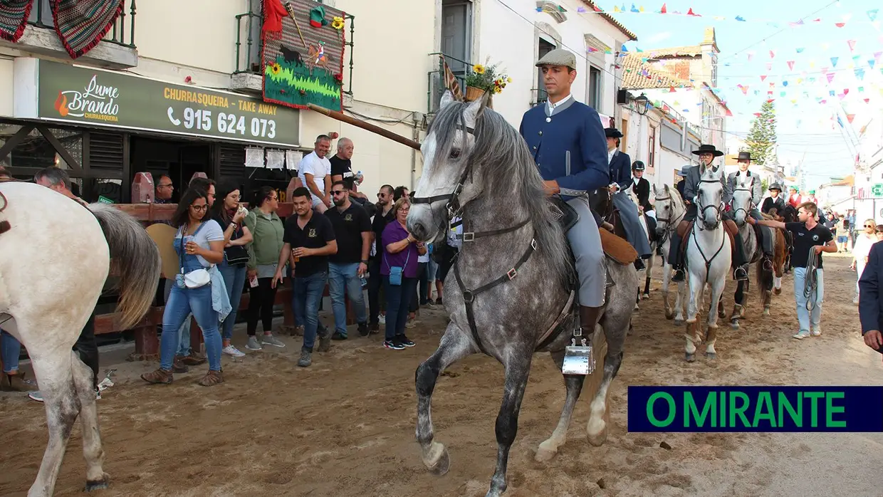 Feira de Maio arrancou com muita música, dança e largada de toiros