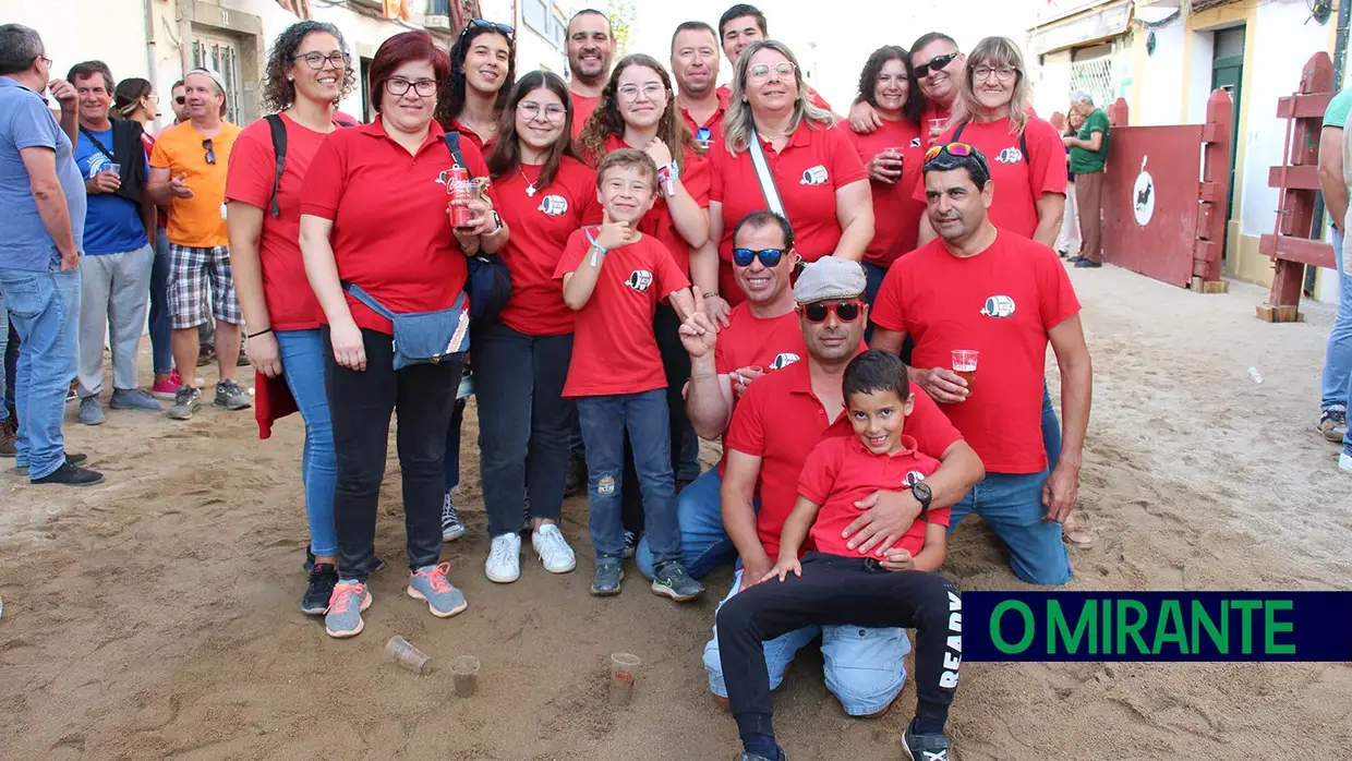 Feira de Maio arrancou com muita música, dança e largada de toiros