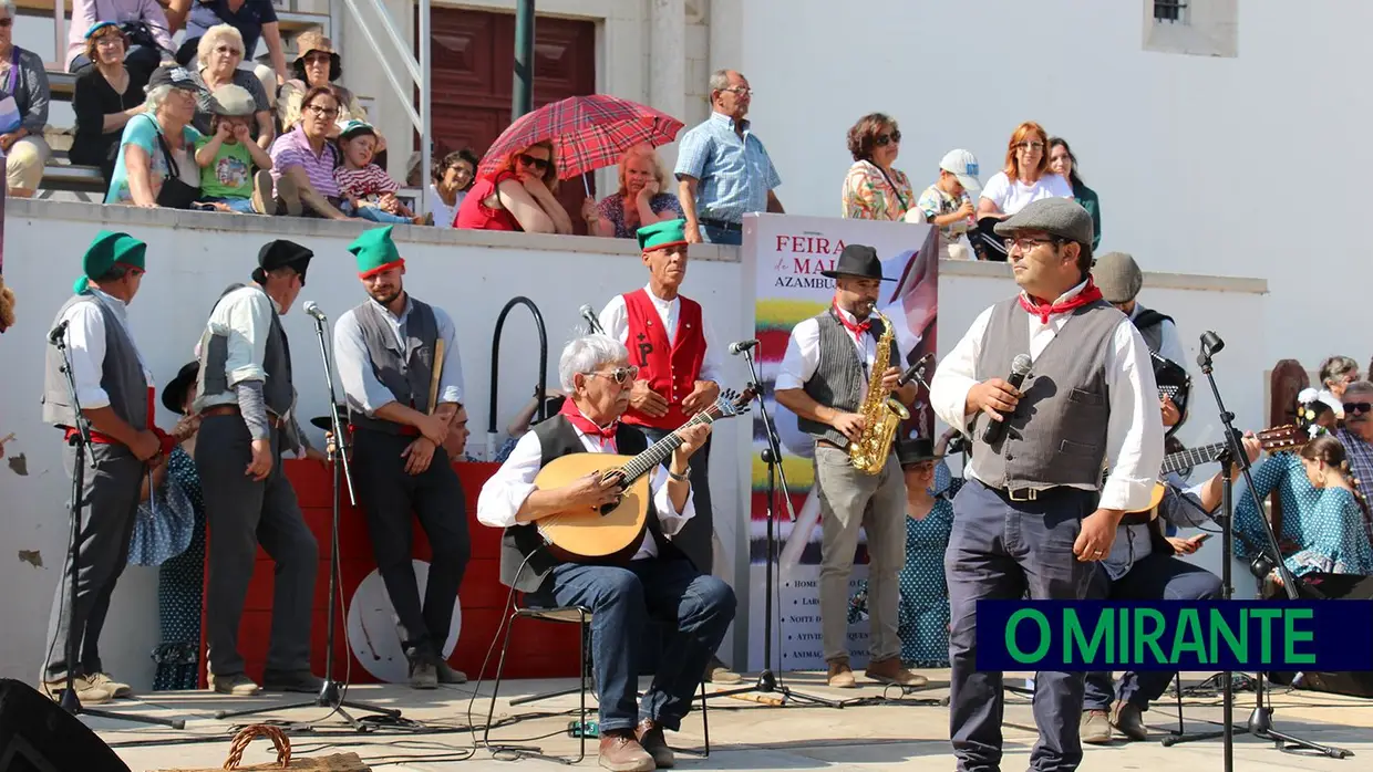 Feira de Maio arrancou com muita música, dança e largada de toiros