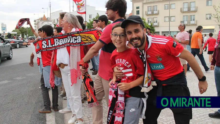 Benfiquistas saem à rua para festejar título nacional em Santarém