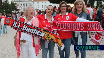 Benfiquistas saem à rua para festejar título nacional em Santarém
