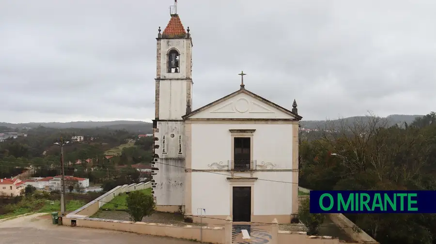 Requalificação da igreja de Alcanede com apoio reforçado