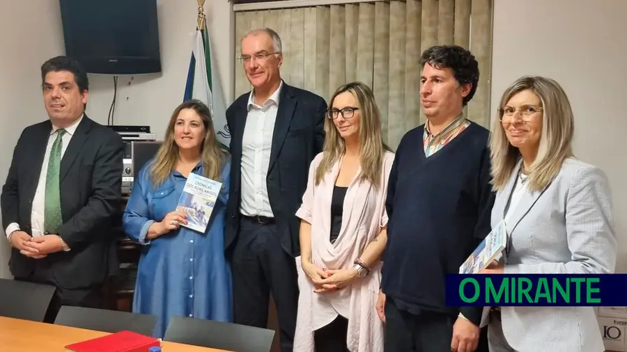 Santana-Maia Leonardo apresenta "Crónica dos Bons Amigos" na Amadora