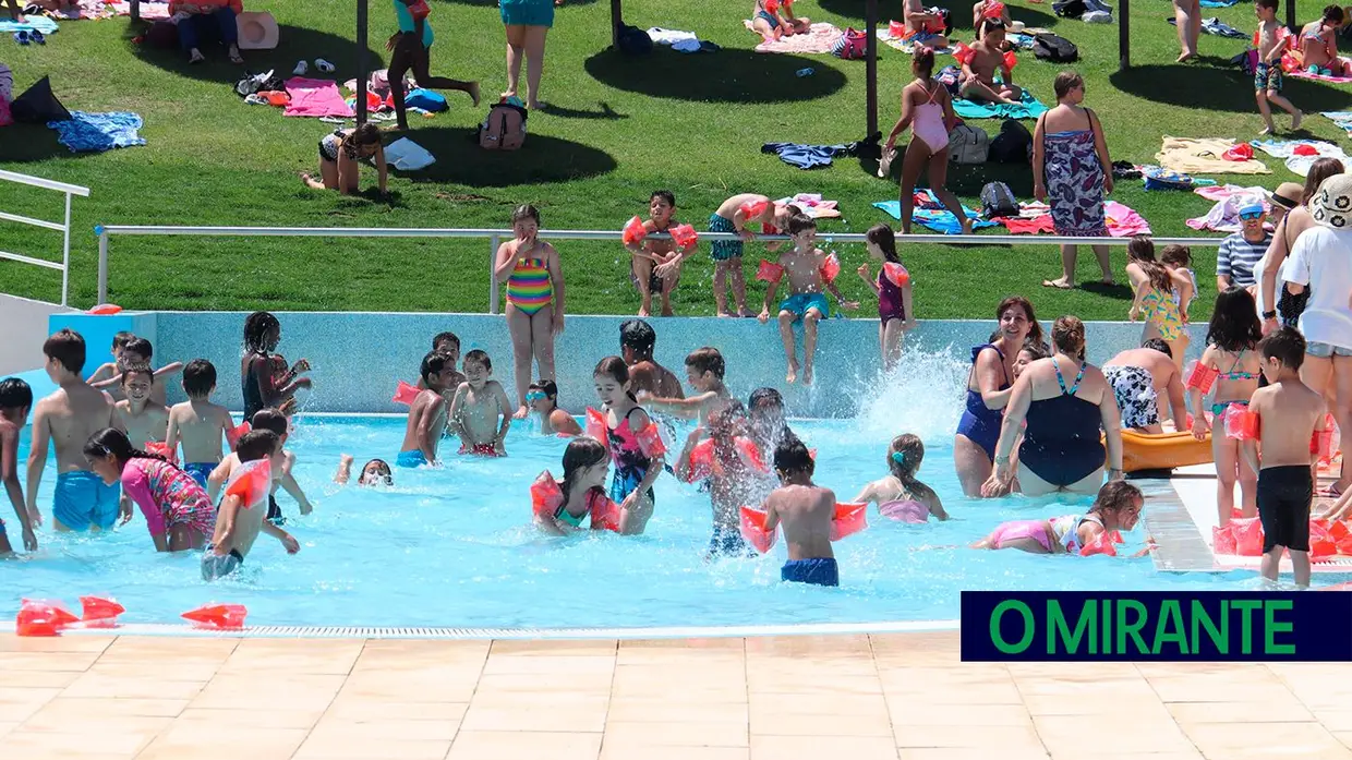 Dia Mundial da Criança festejado no complexo aquático de Santarém