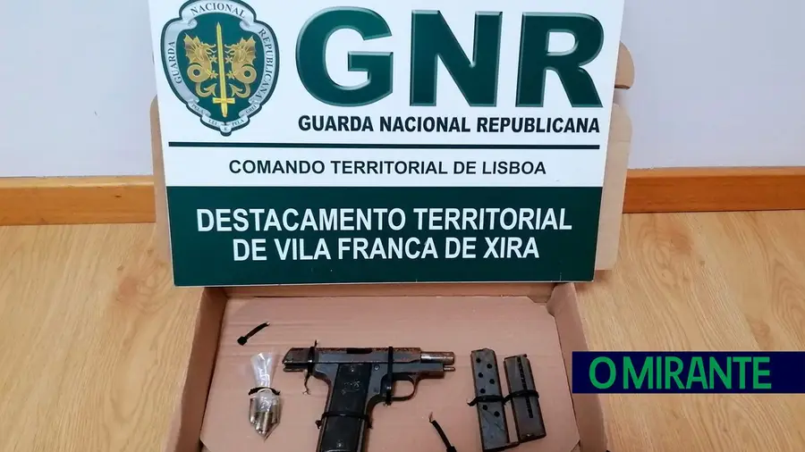 Detido por posse ilegal de arma em Vila Franca de Xira Detido por posse ilegal de arma em Vila Franca de Xira