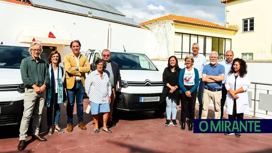 Duas carrinhas eléctricas para o Centro Social Interparoquial de Santarém Duas carrinhas eléctricas para o Centro Social Interparoquial de Santarém