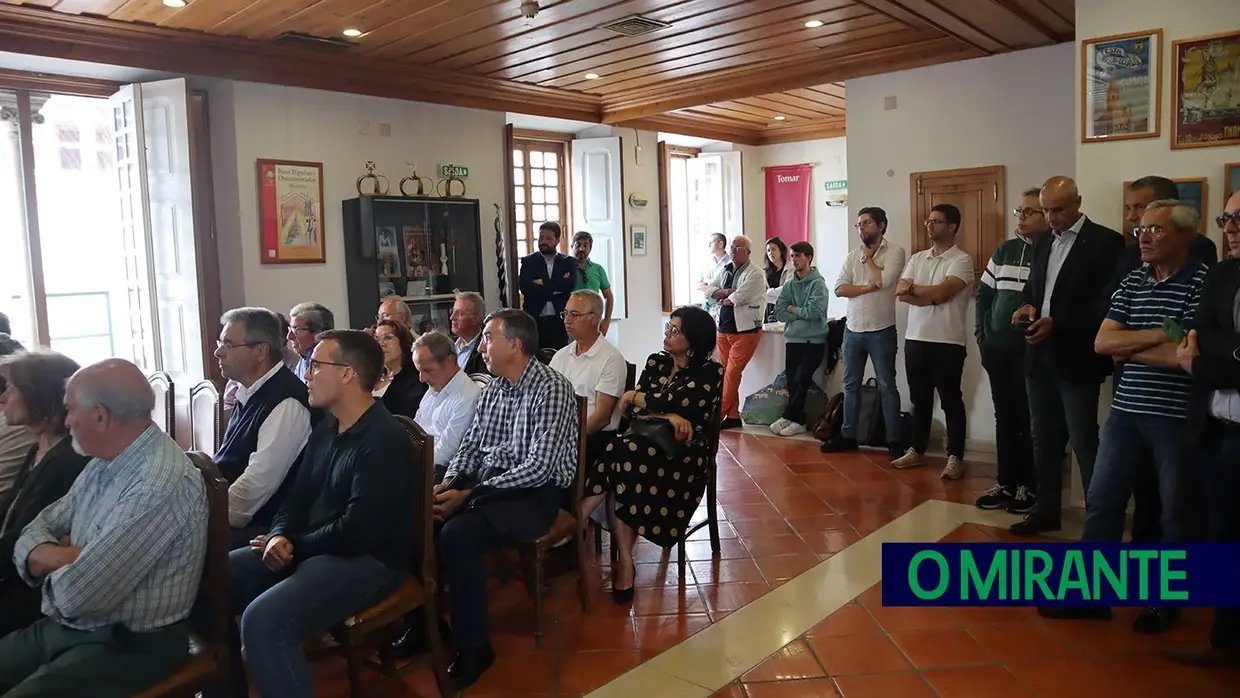 Festa dos Tabuleiros com cartaz musical de luxo e mais de dois mil participantes