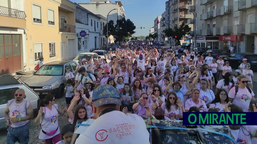 Muita cor e um copo de vinho na Caminhada das Cores no Cartaxo Muita cor e um copo de vinho na Caminhada das Cores no Cartaxo