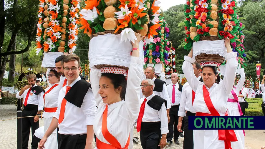 Já há cartaz para a Festa dos Tabuleiros em Tomar Já há cartaz para a Festa dos Tabuleiros em Tomar