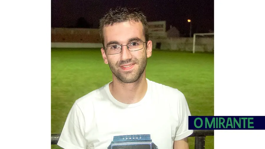 Juvenis do CADE receberam a taça de campeões distritais Juvenis do CADE receberam a taça de campeões distritais