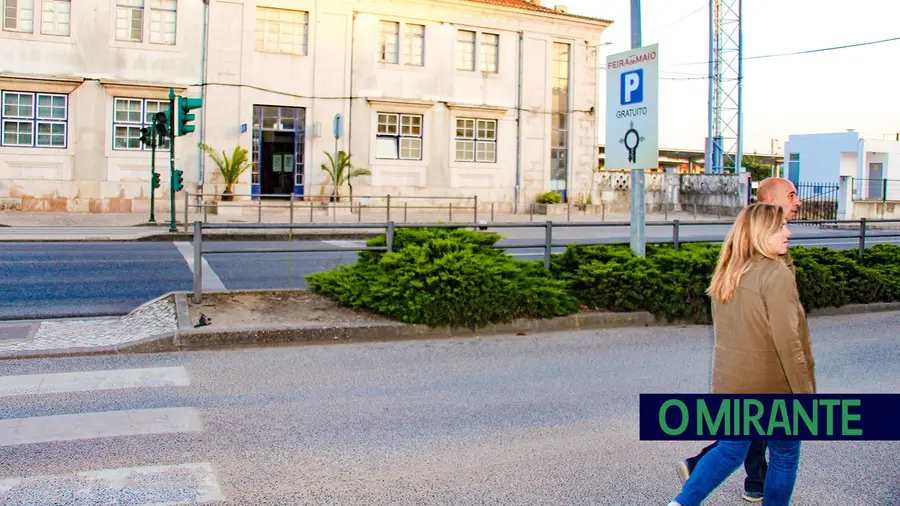 Perdem comboio por não conseguirem subir escadas Perdem comboio por não conseguirem subir escadas
