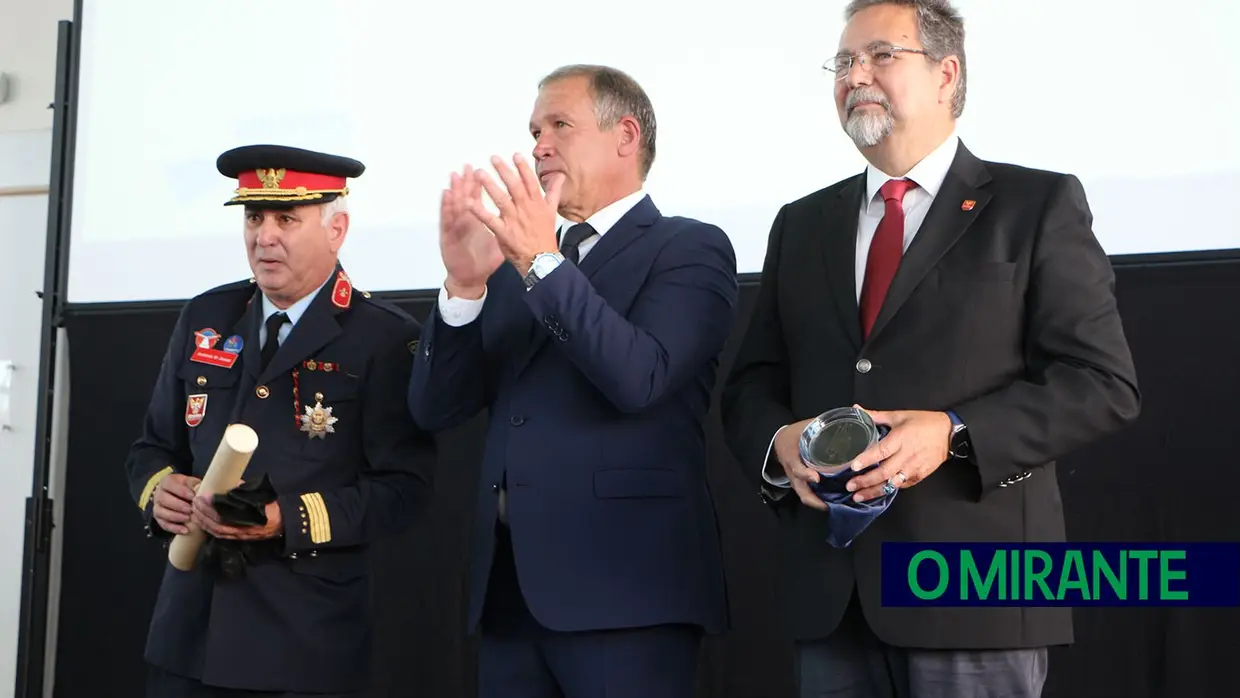 Abrantes agraciou bombeiros e escuteiros com medalhas de mérito no Dia da Cidade