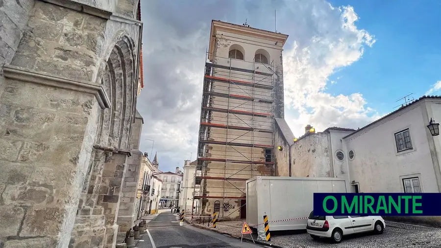 Torre das Cabaças e Paços do Concelho de Santarém em obras