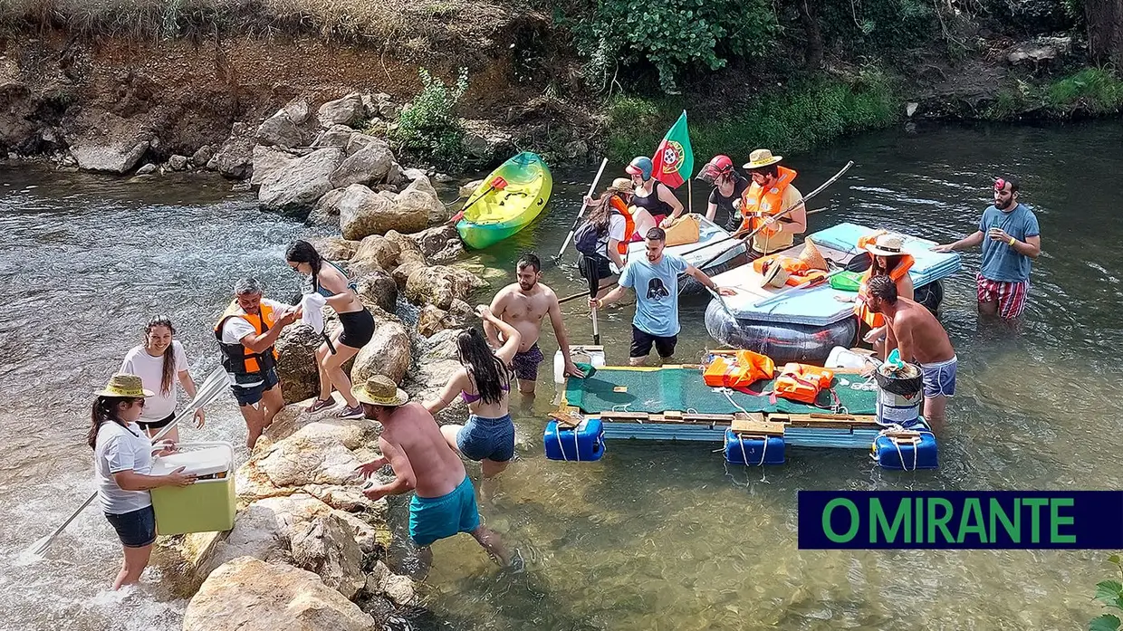 Descida do Nabão em jangadas encheu o rio de cor e animação