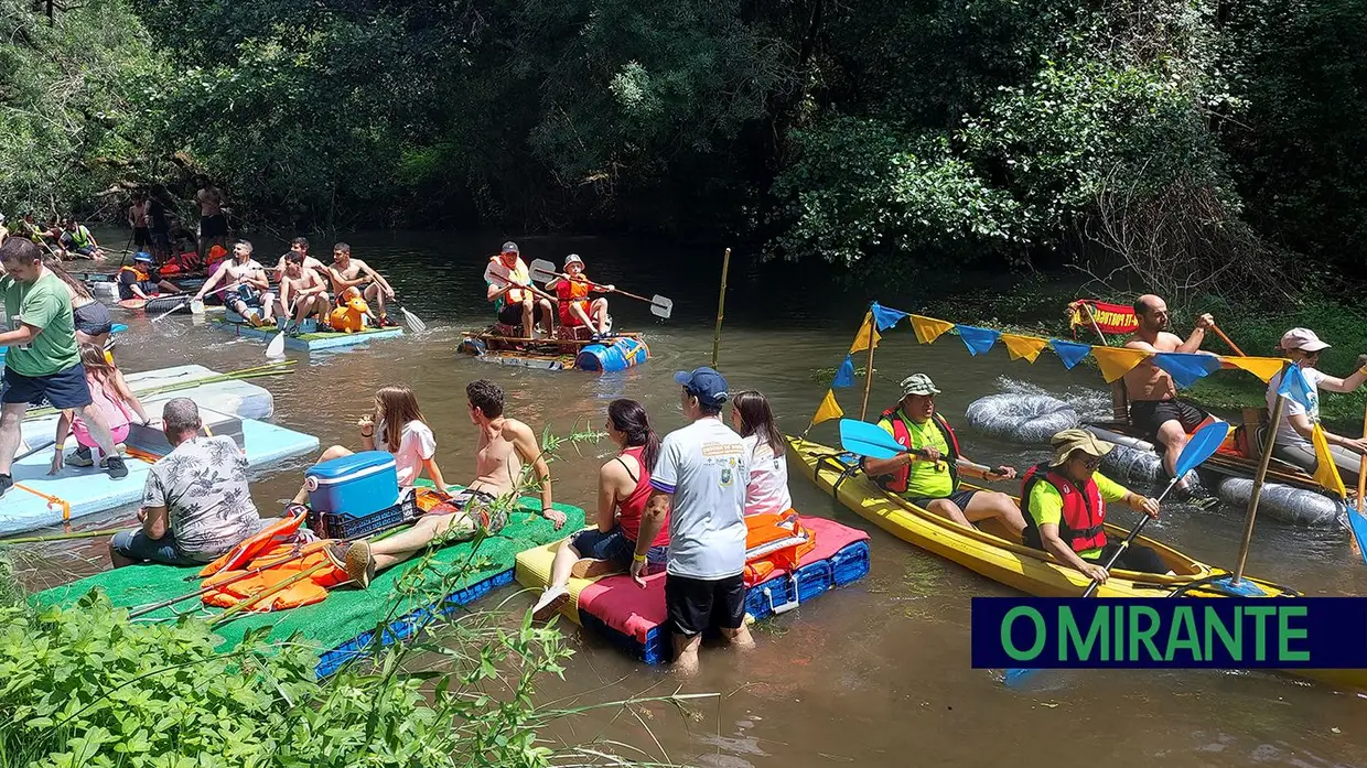 Descida do Nabão em jangadas encheu o rio de cor e animação