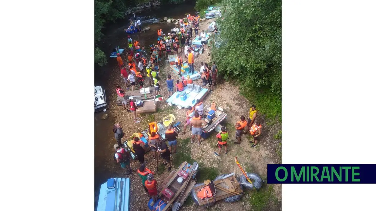 Descida do Nabão em jangadas encheu o rio de cor e animação