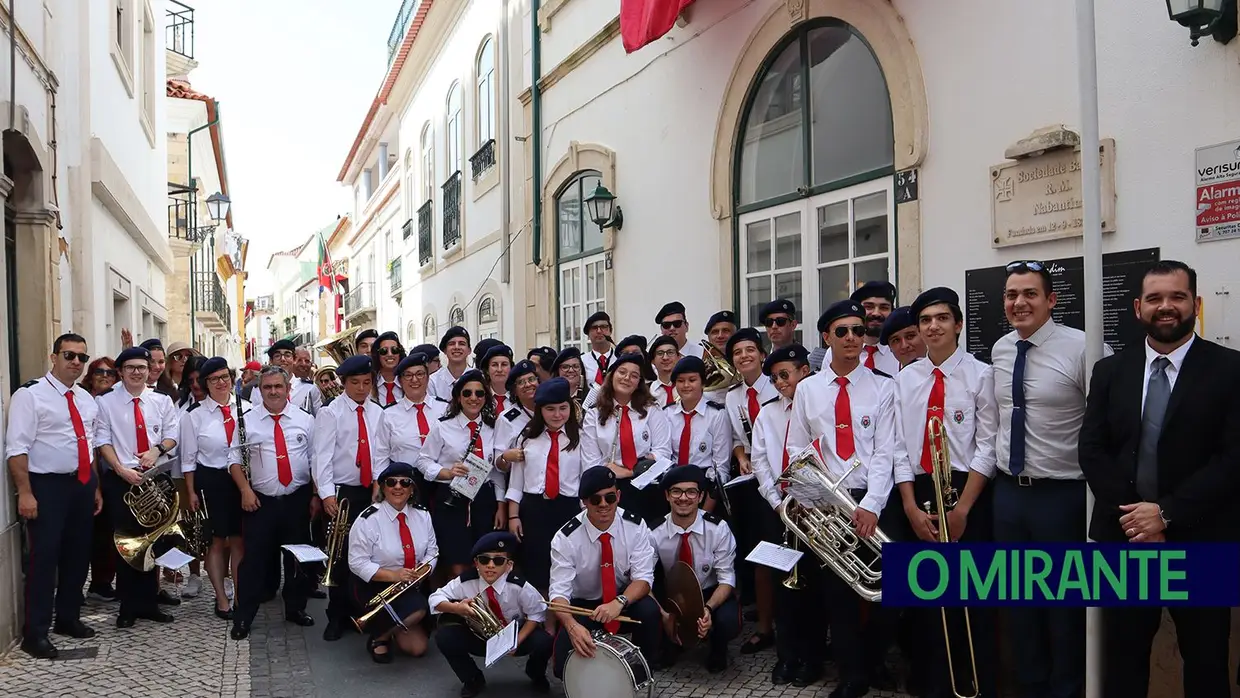 Última saída de coroas antes da Festa dos Tabuleiros
