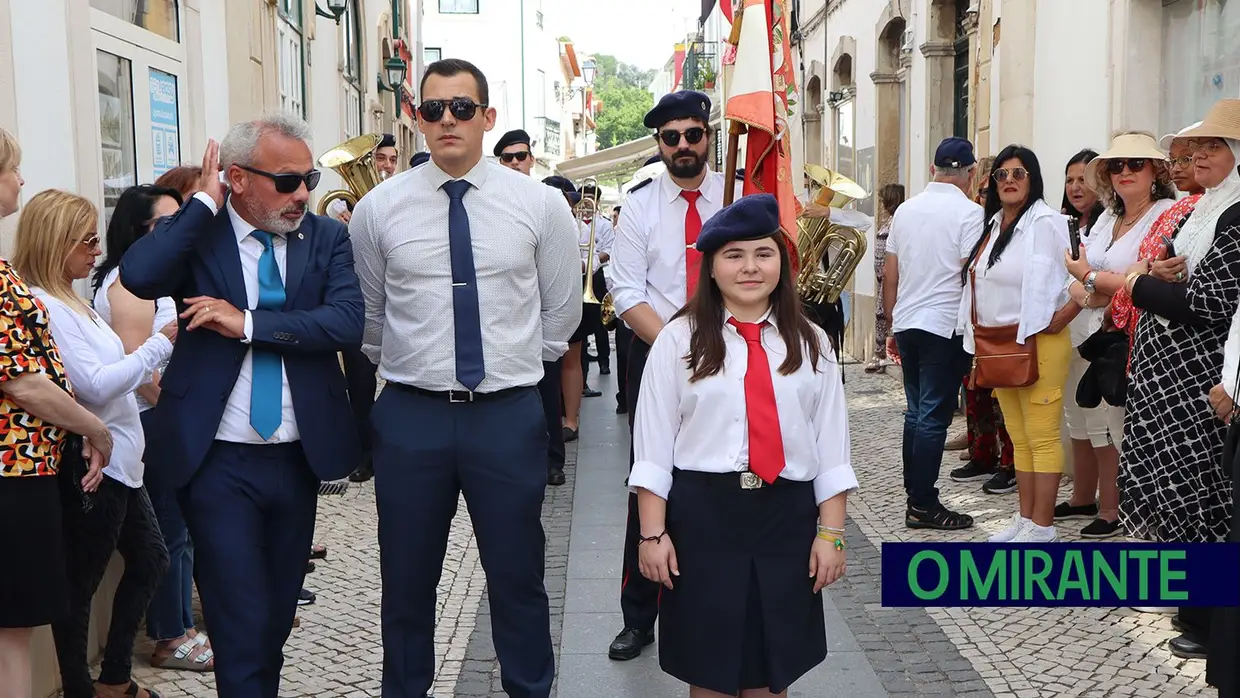 Última saída de coroas antes da Festa dos Tabuleiros