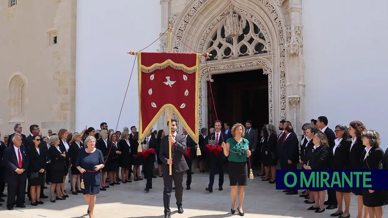 Última saída de coroas antes da Festa dos Tabuleiros