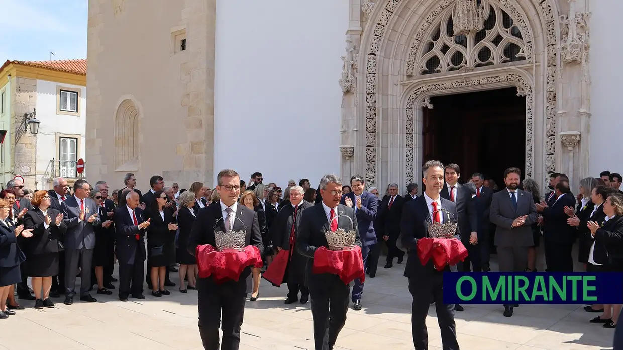 Última saída de coroas antes da Festa dos Tabuleiros