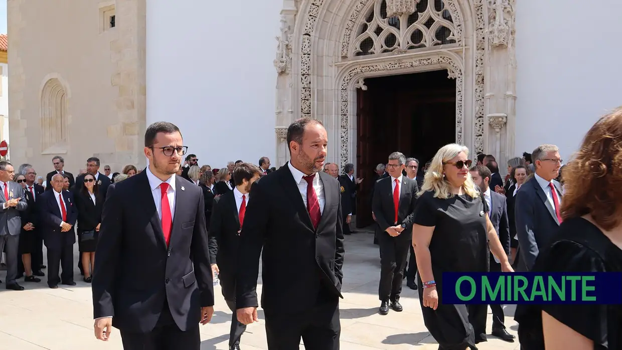 Última saída de coroas antes da Festa dos Tabuleiros