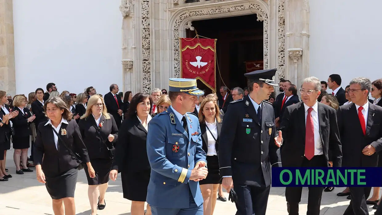 Última saída de coroas antes da Festa dos Tabuleiros