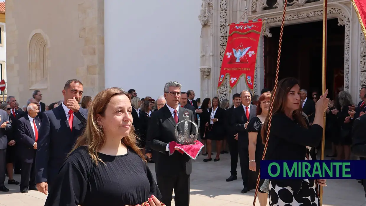 Última saída de coroas antes da Festa dos Tabuleiros