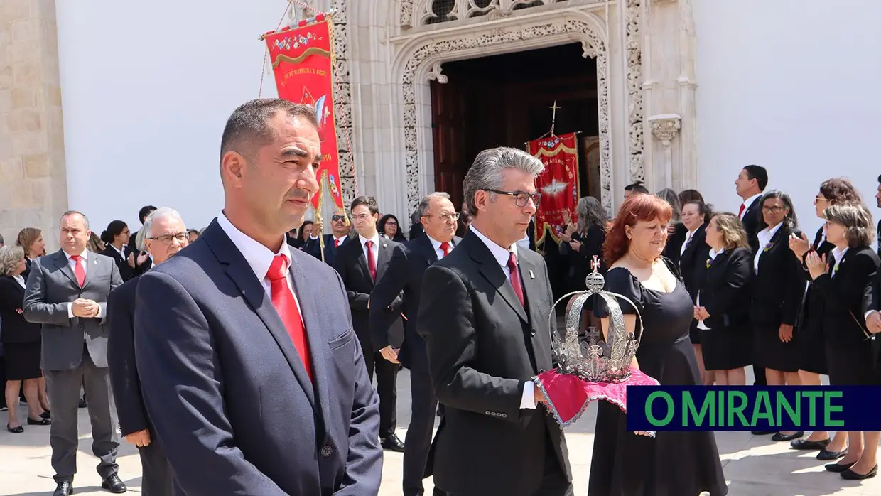 Última saída de coroas antes da Festa dos Tabuleiros