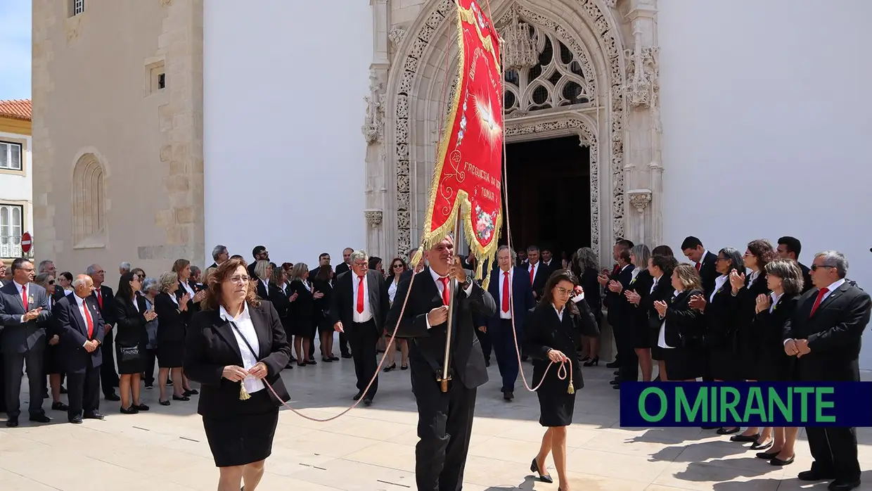 Última saída de coroas antes da Festa dos Tabuleiros