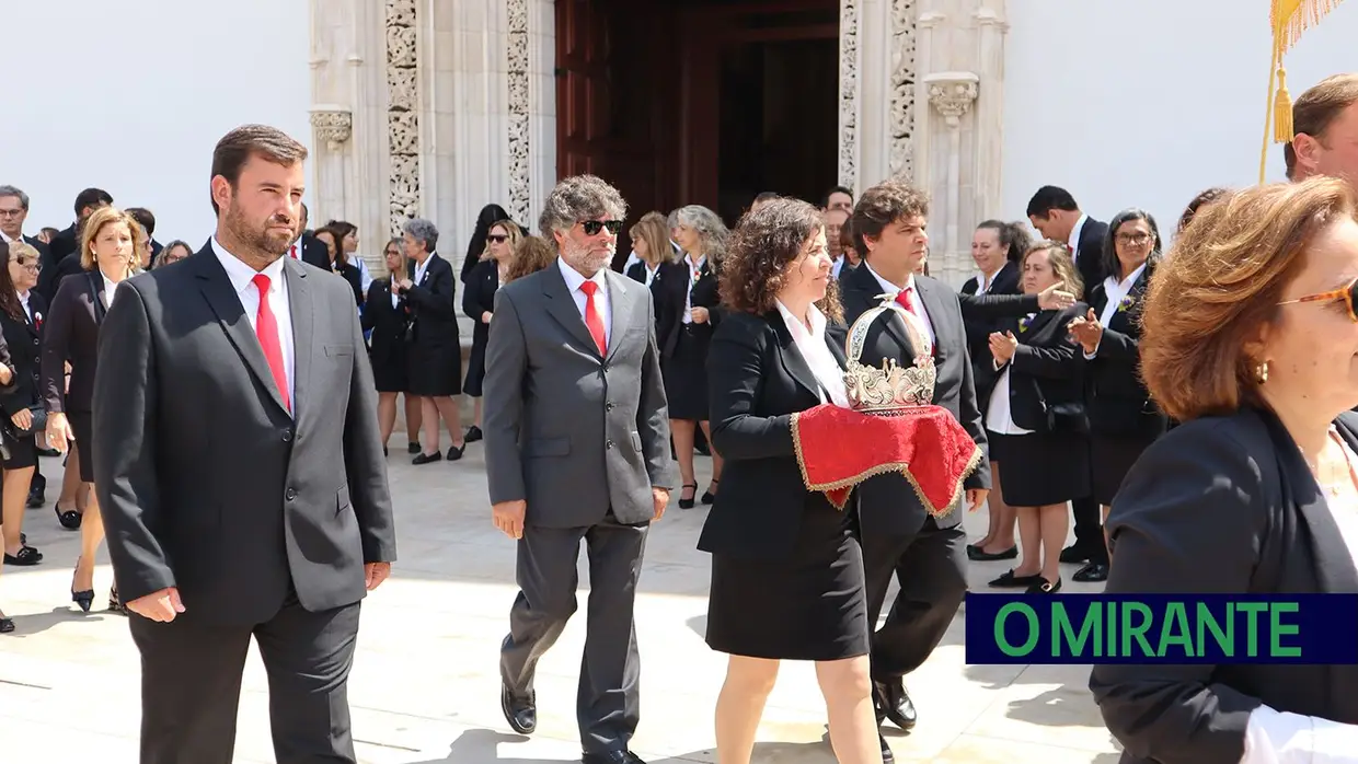 Última saída de coroas antes da Festa dos Tabuleiros