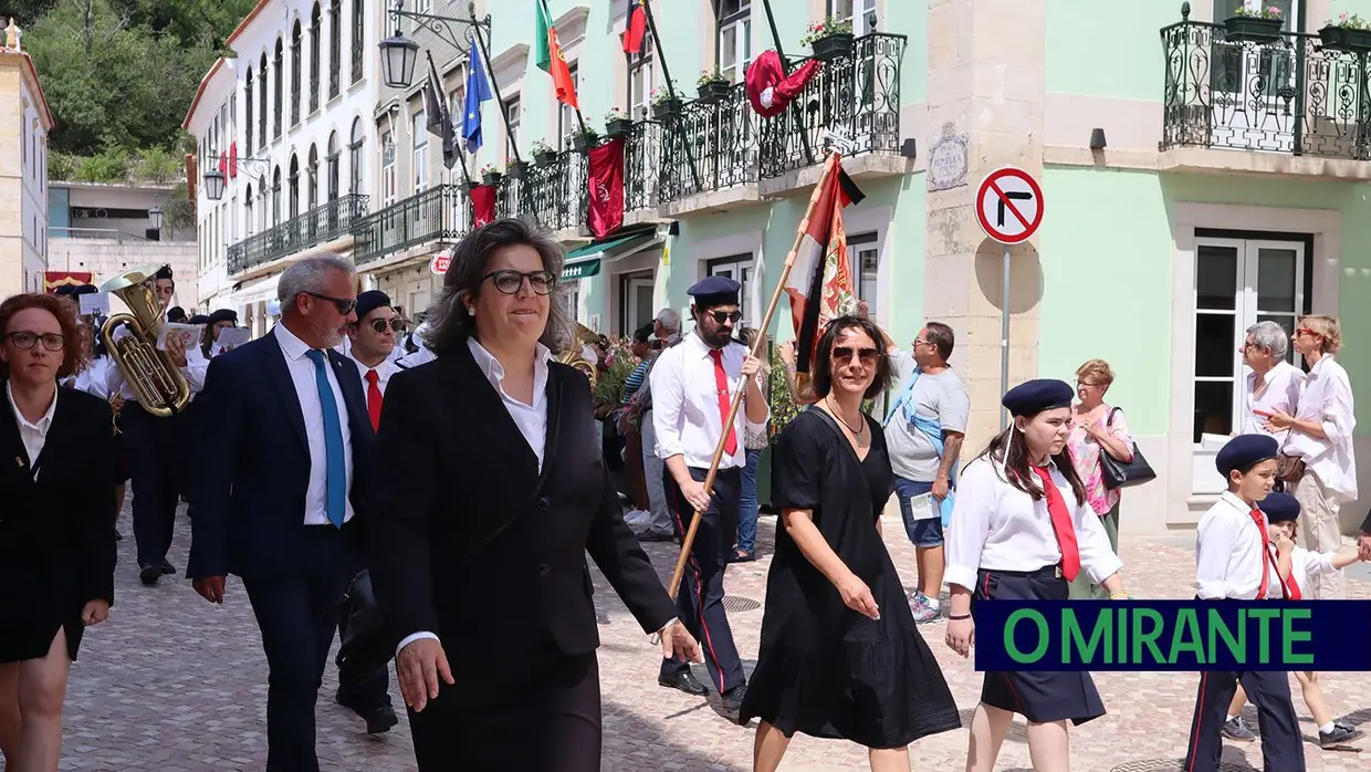 Última saída de coroas antes da Festa dos Tabuleiros