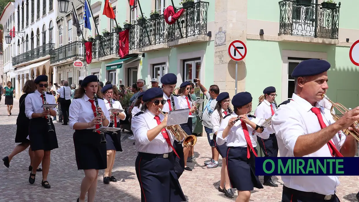 Última saída de coroas antes da Festa dos Tabuleiros