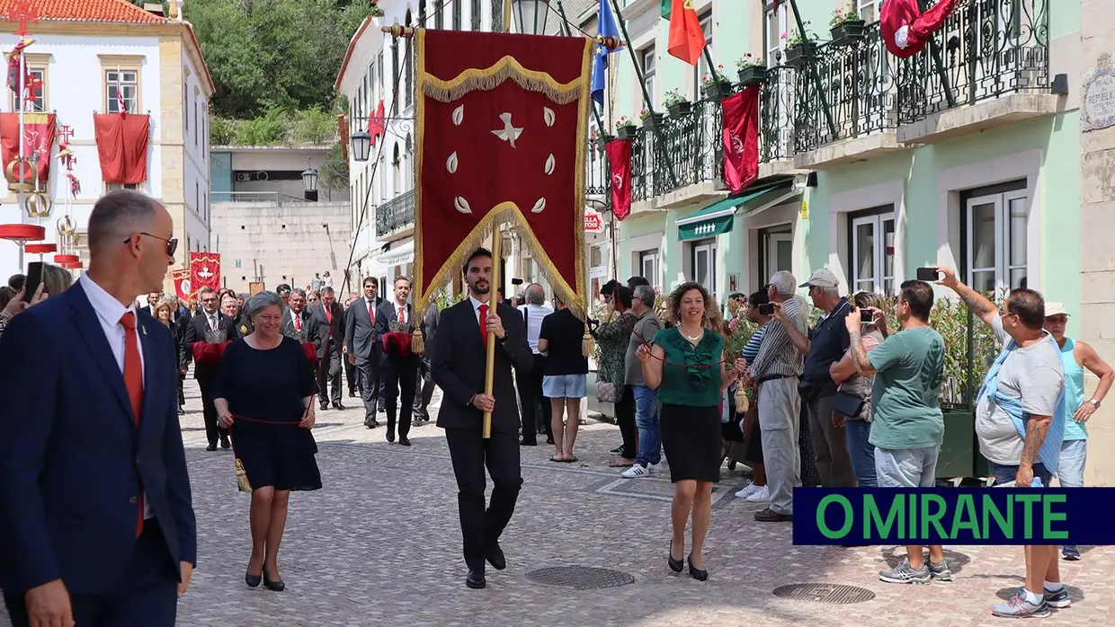 Última saída de coroas antes da Festa dos Tabuleiros