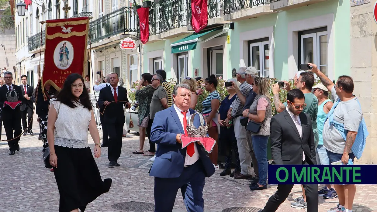Última saída de coroas antes da Festa dos Tabuleiros