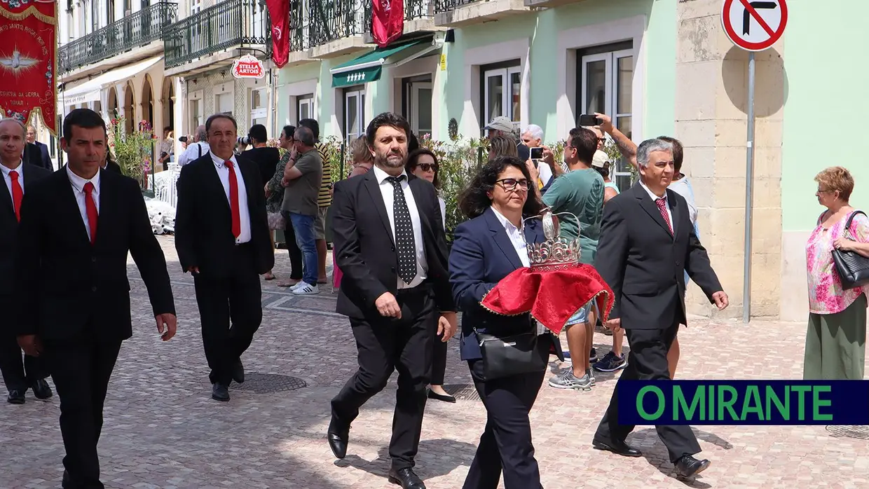 Última saída de coroas antes da Festa dos Tabuleiros
