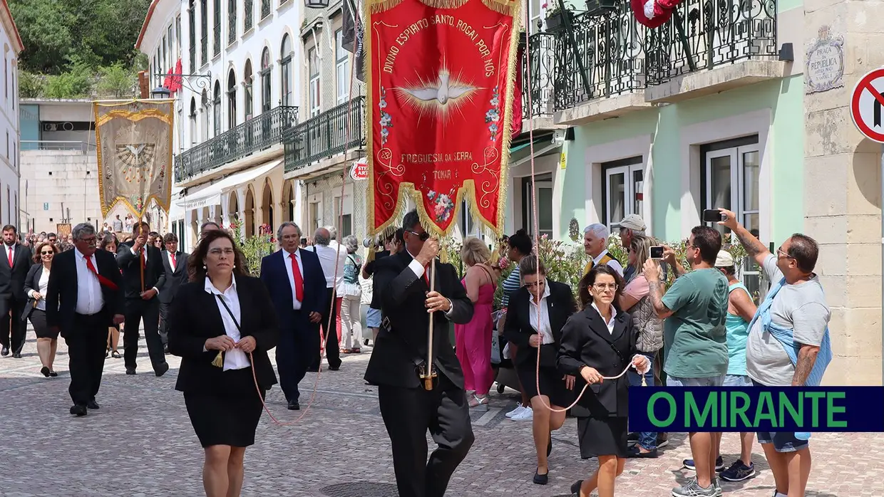 Última saída de coroas antes da Festa dos Tabuleiros