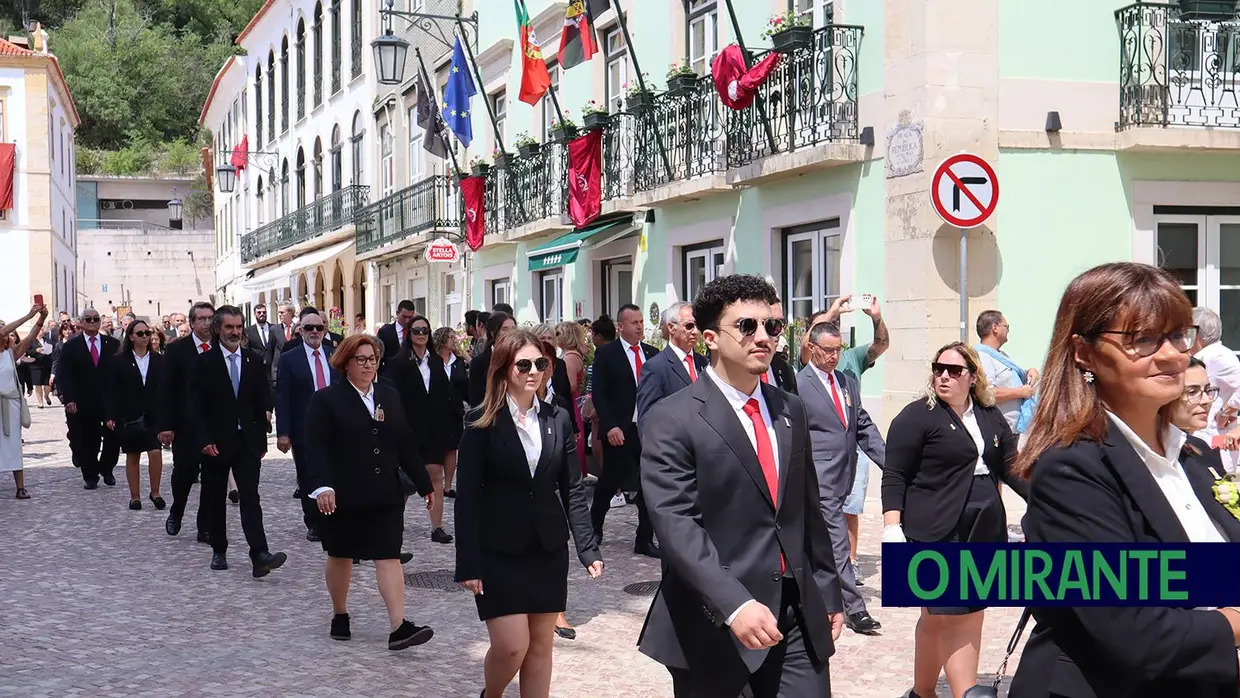 Última saída de coroas antes da Festa dos Tabuleiros