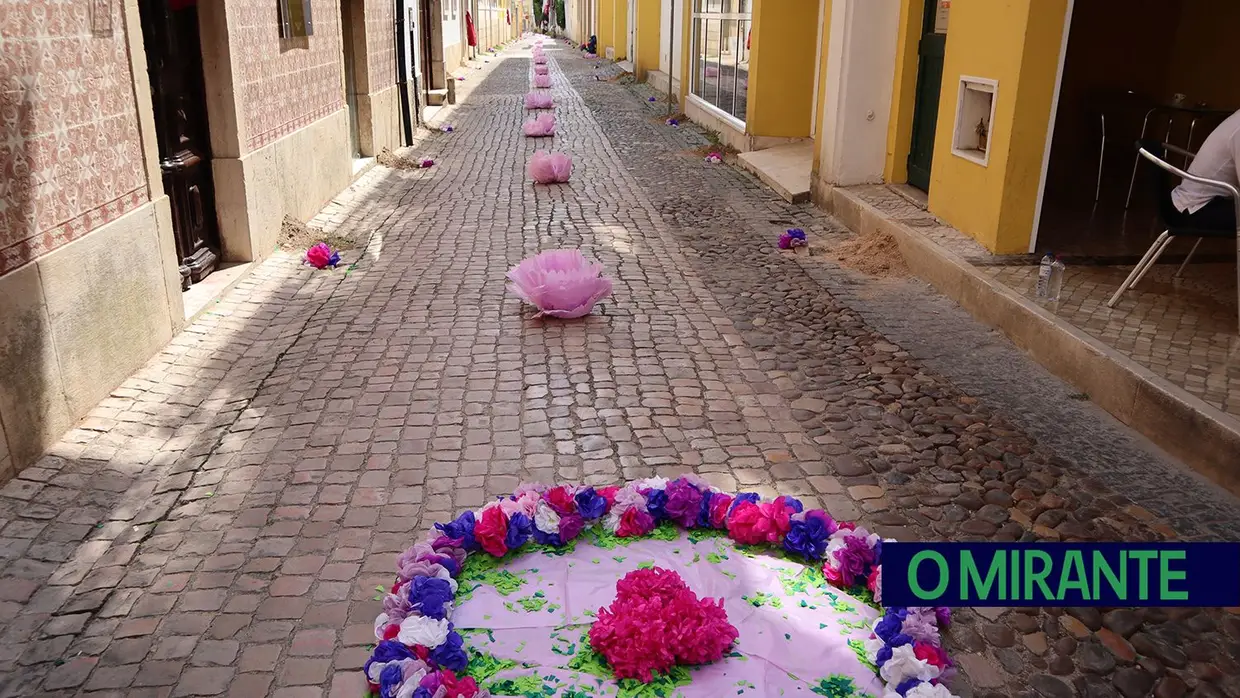Última saída de coroas antes da Festa dos Tabuleiros